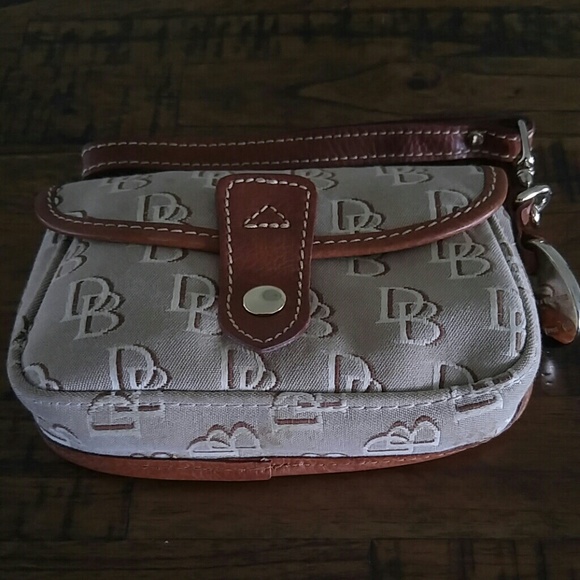Dooney & Bourke wristlet - Picture 1 of 4